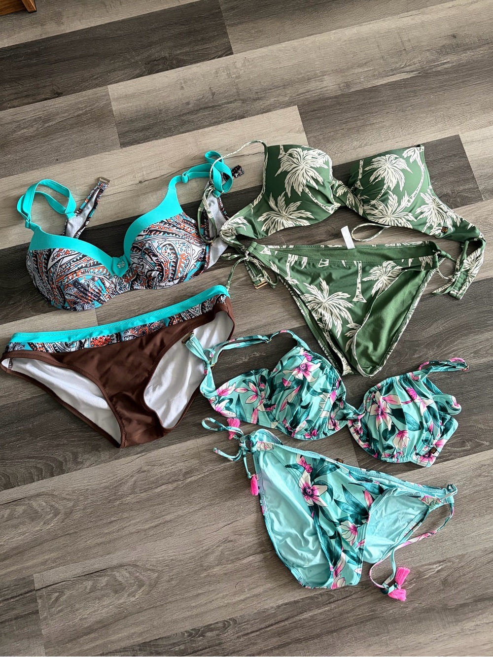 Women’s Tropical Green Bikini Set – Push-Up Top and Tie-Side Bottoms